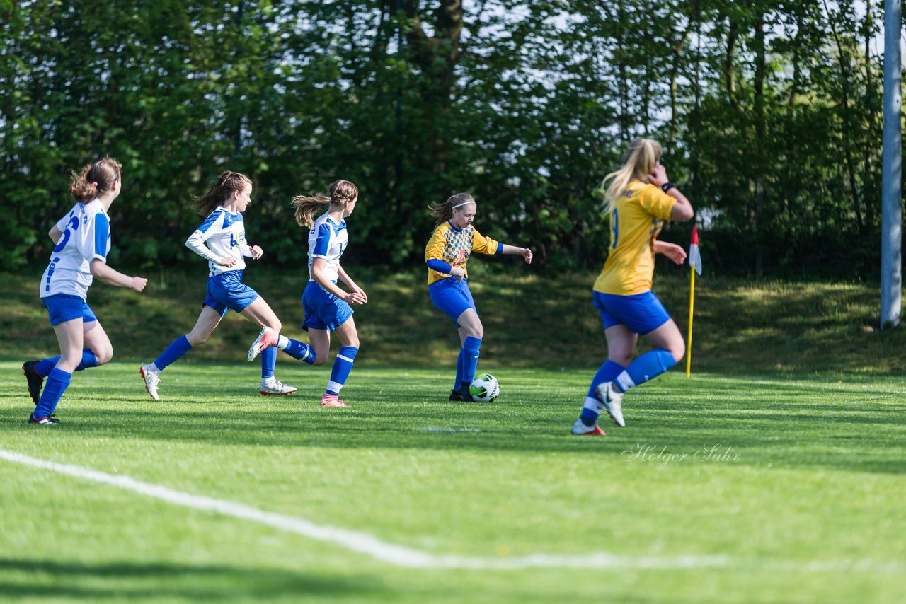 Bild 95 - B-Juniorinnen Bramstedter TS - SSV Hennstedt : Ergebnis: 3:7